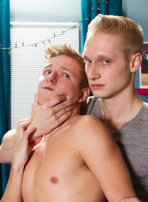 Hot Gay Noah White,Max Carter,